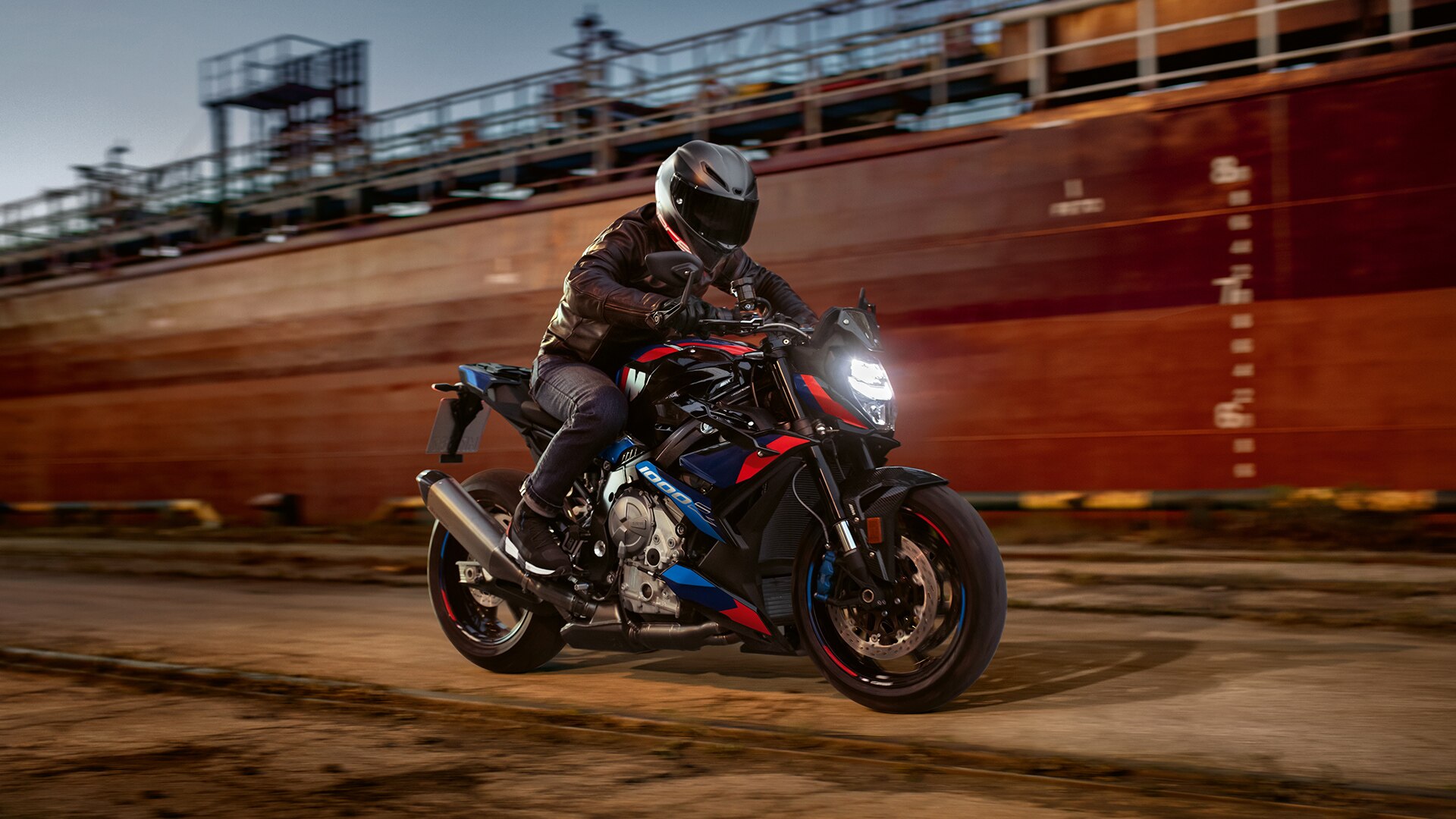 YouTube video motocyklu M 1000 R, Hyper Dynamic Roadster od BMW Motorrad