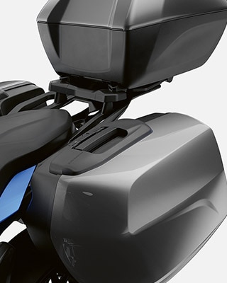 Komfortní úložné prostory BMW F 900 XR.