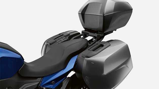 Komfortní úložné prostory BMW F 900 XR.