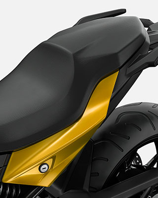 Vidíme sedlo BMW F 900 XR.
