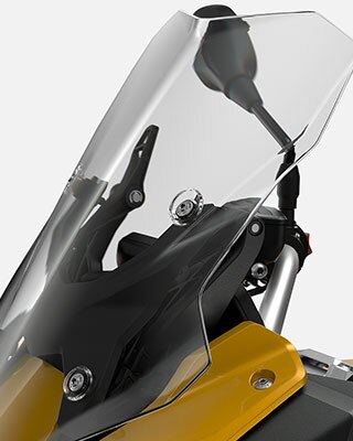 Výškově nastavitelný čelní štít BMW F 900 XR.