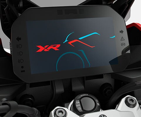 Pohled na TFT barevný displej modelu F 900 XR.