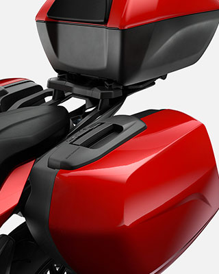 Komfortní úložné prostory BMW F 900 XR.