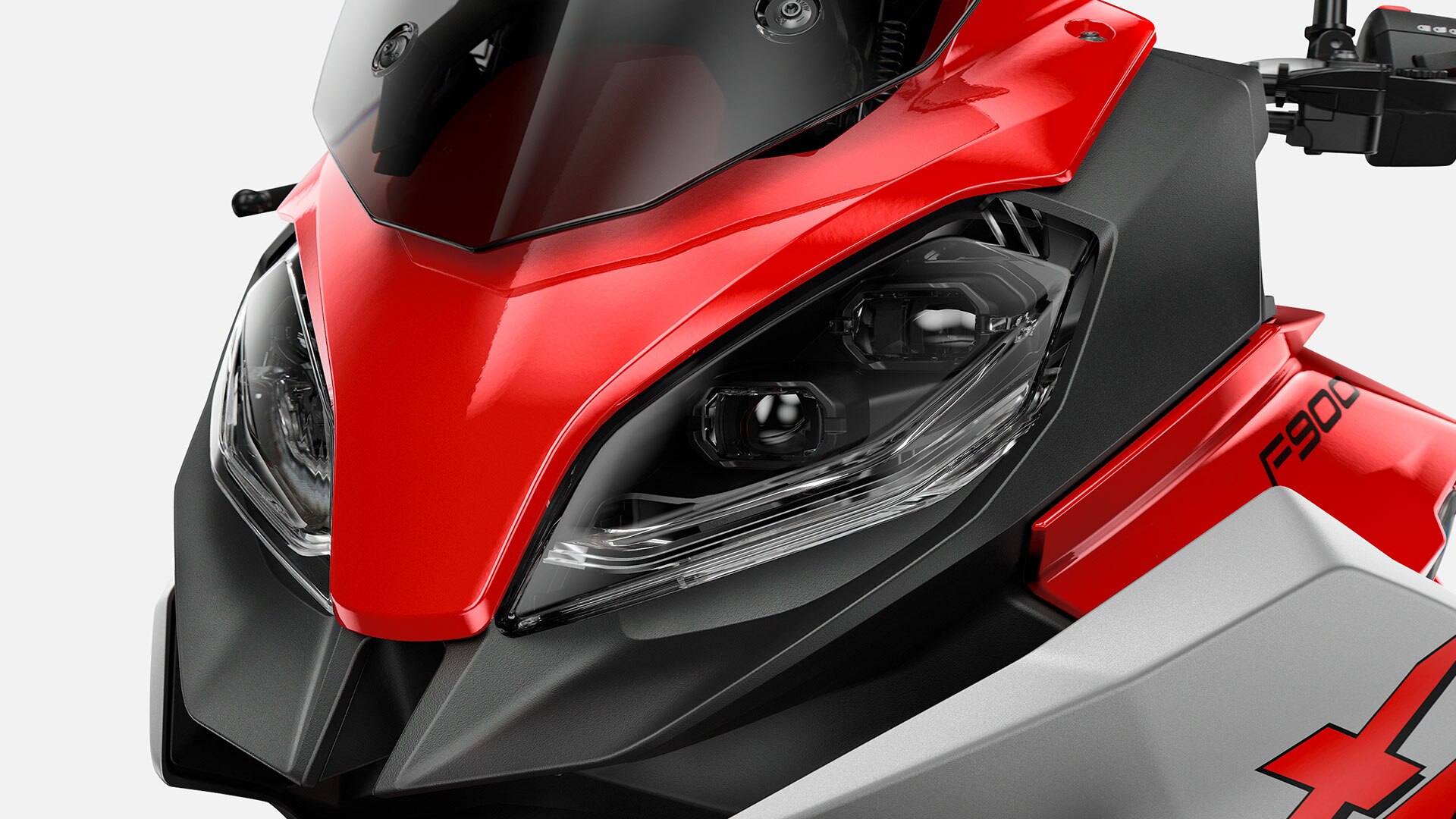 Pohled na světla modelu F 900 XR.