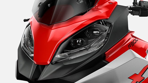 Pohled na světla modelu F 900 XR.