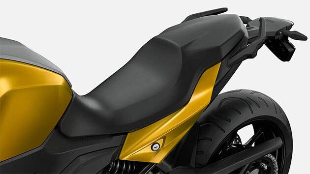 Vidíme sedlo BMW F 900 XR.