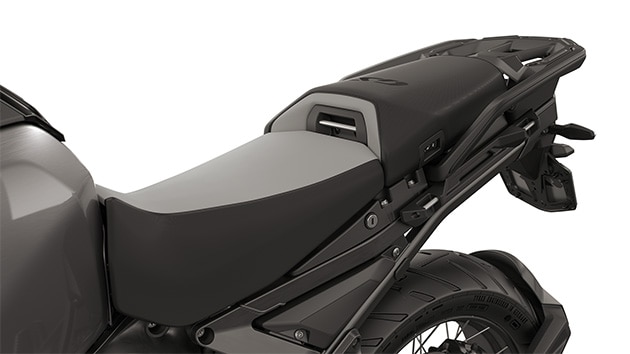 Komfortní sedačka řidiče a komfortní sedačka spolujezdce včetně vyhřívání sedadel