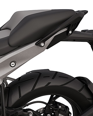 Záď se sedačkou spolujezdce a přídržnými madly motocyklu R 1300 GS od BMW Motorrad