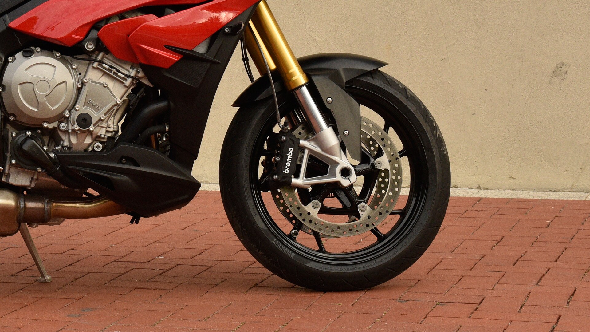 S 1000 XR hliníková litá kola se zahnutým ventilkem