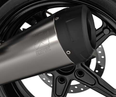 Pohled na výfukový systém motocyklu R nineT Pure.