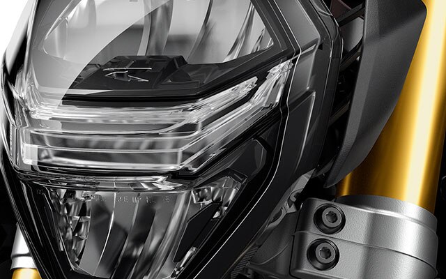 Vidíme přední reflektor modelu F 900 R s adaptivními světlomety.