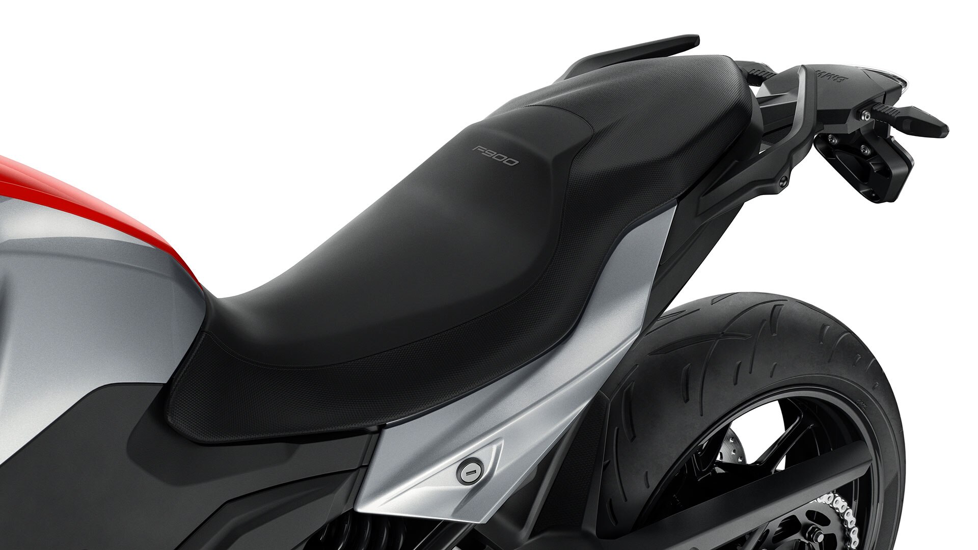 Vidíme sedlo modelu F 900 R. Díky šesti výškám sedla si každý najde vhodnou polohu.