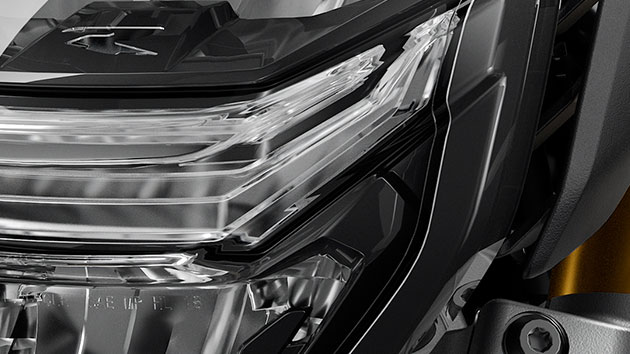 Vidíme přední reflektor modelu F 900 R s adaptivními světlomety.