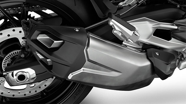 Krátký výfuk zdůrazňuje dynamiku modelu F 900 R.