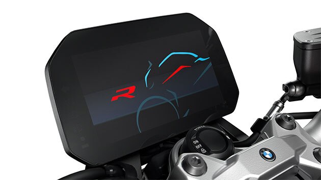 Vidíme velký 6,5“ TFT displej modelu F 900 R.