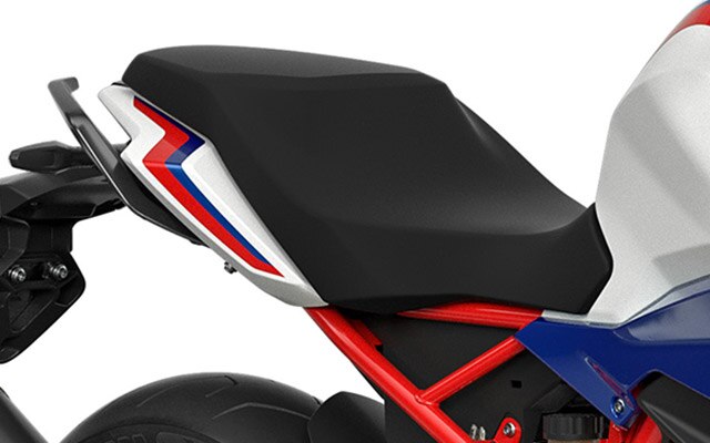 Pohled na ergonomické sedlo modelu G 310 R.