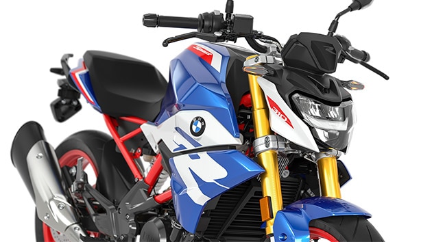 Pohled na sériový LED světlomet a blinkry motocyklu G 310 R.