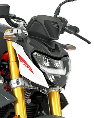 Pohled na sériový LED světlomet a blinkry motocyklu G 310 R.