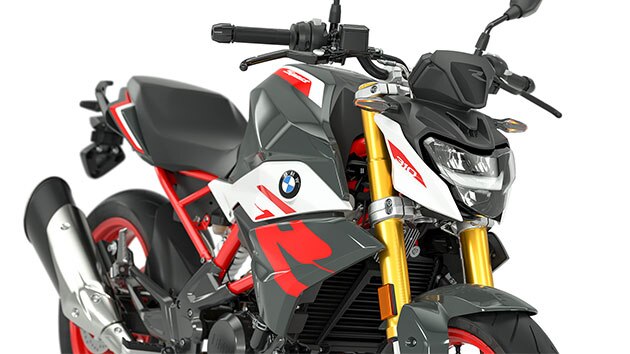 Pohled na sériový LED světlomet a blinkry motocyklu G 310 R.