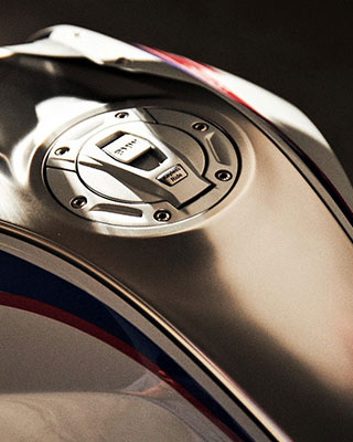 Nádrž BMW R 1250 R z nerezovým krytem nádrže