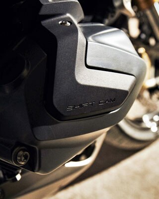 BMW R 1250 R v provedení Style Sport s nepřehlédnutelnou nádrží