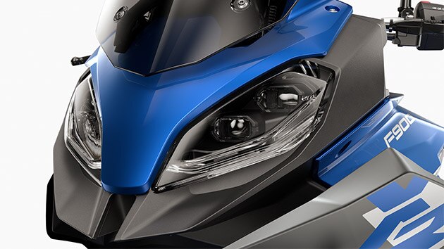 Pohled na světla modelu F 900 XR.