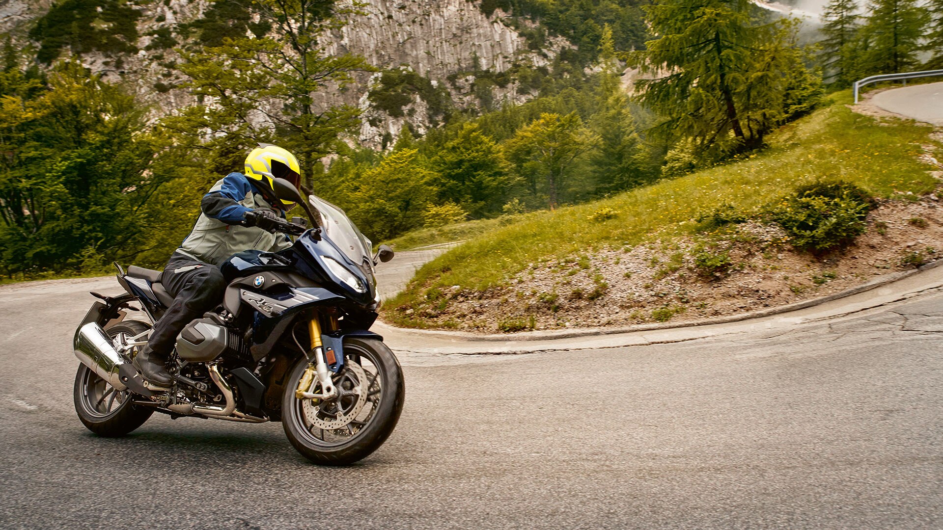 R 1250 RS při jízdě v zatáčkách