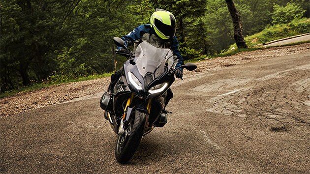 R 1250 RS v zatáčkách