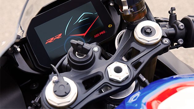 BMW RR Nový DDC (Dynamic Damping Control)