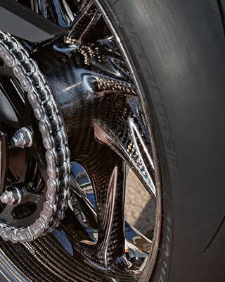 karbonová kola M na novém BMW RR