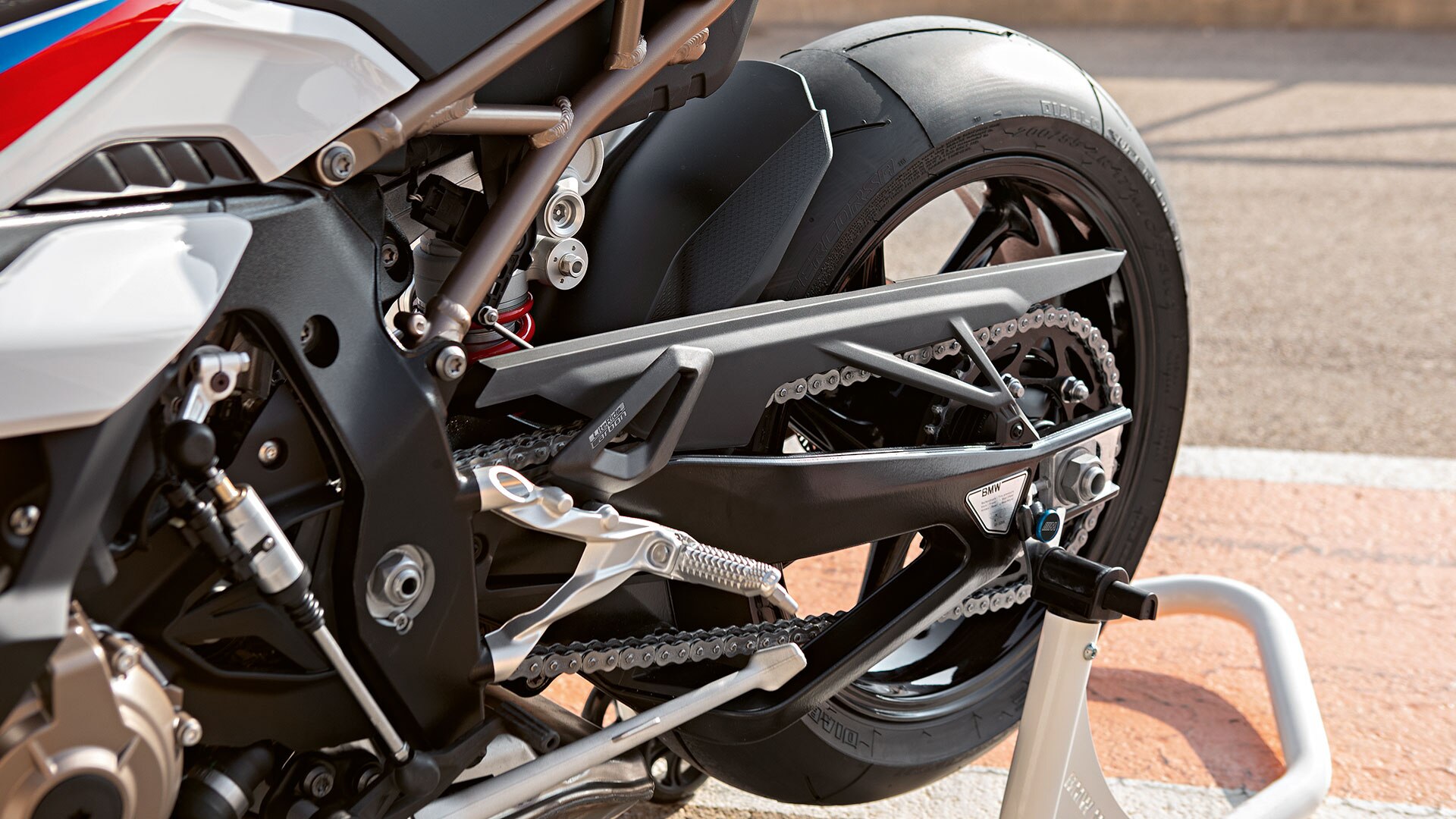 BMW RR kyvné rameno