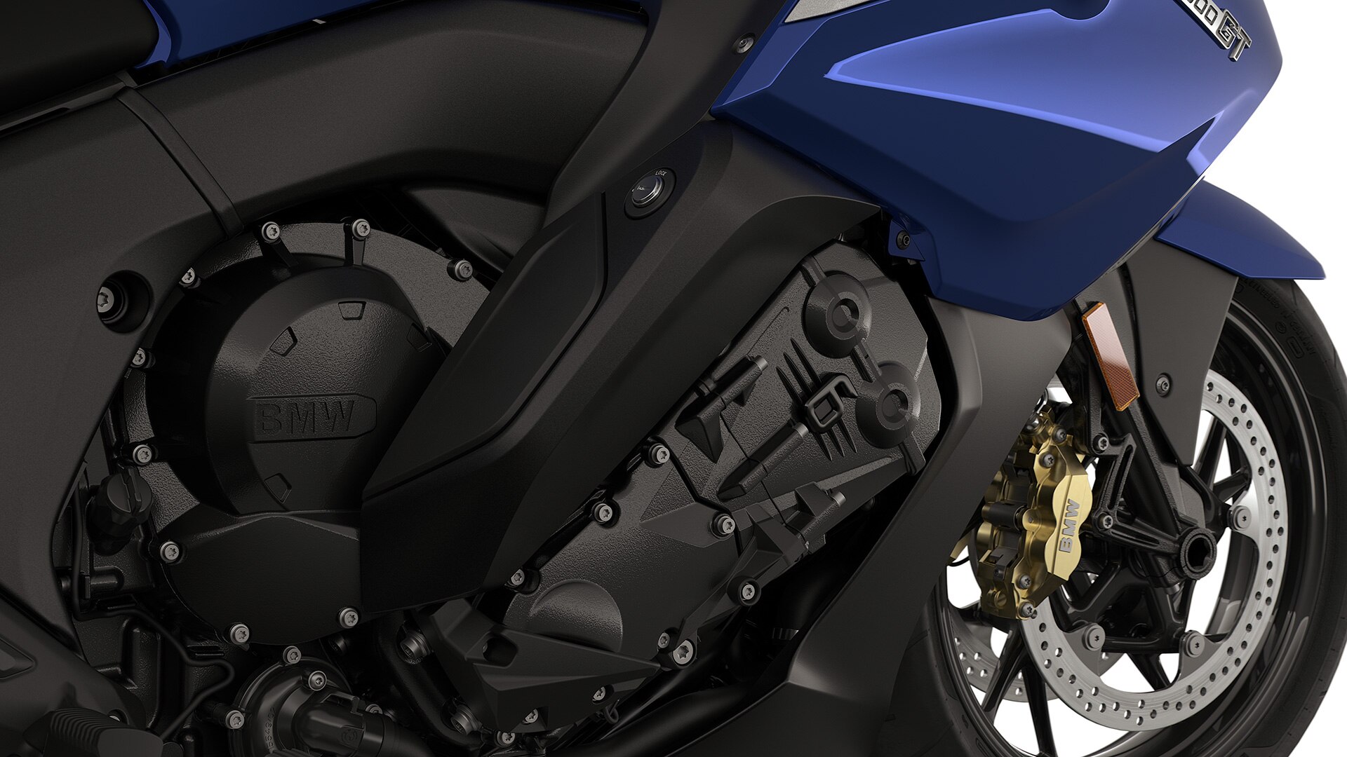 Zaostřeno na šestiválcový motor.