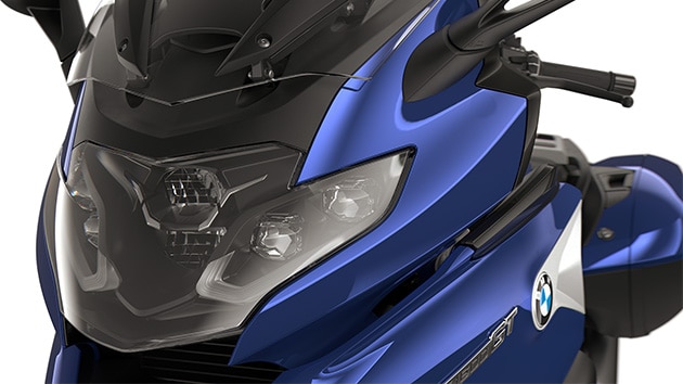 Zaměřeno na LED světlomety.