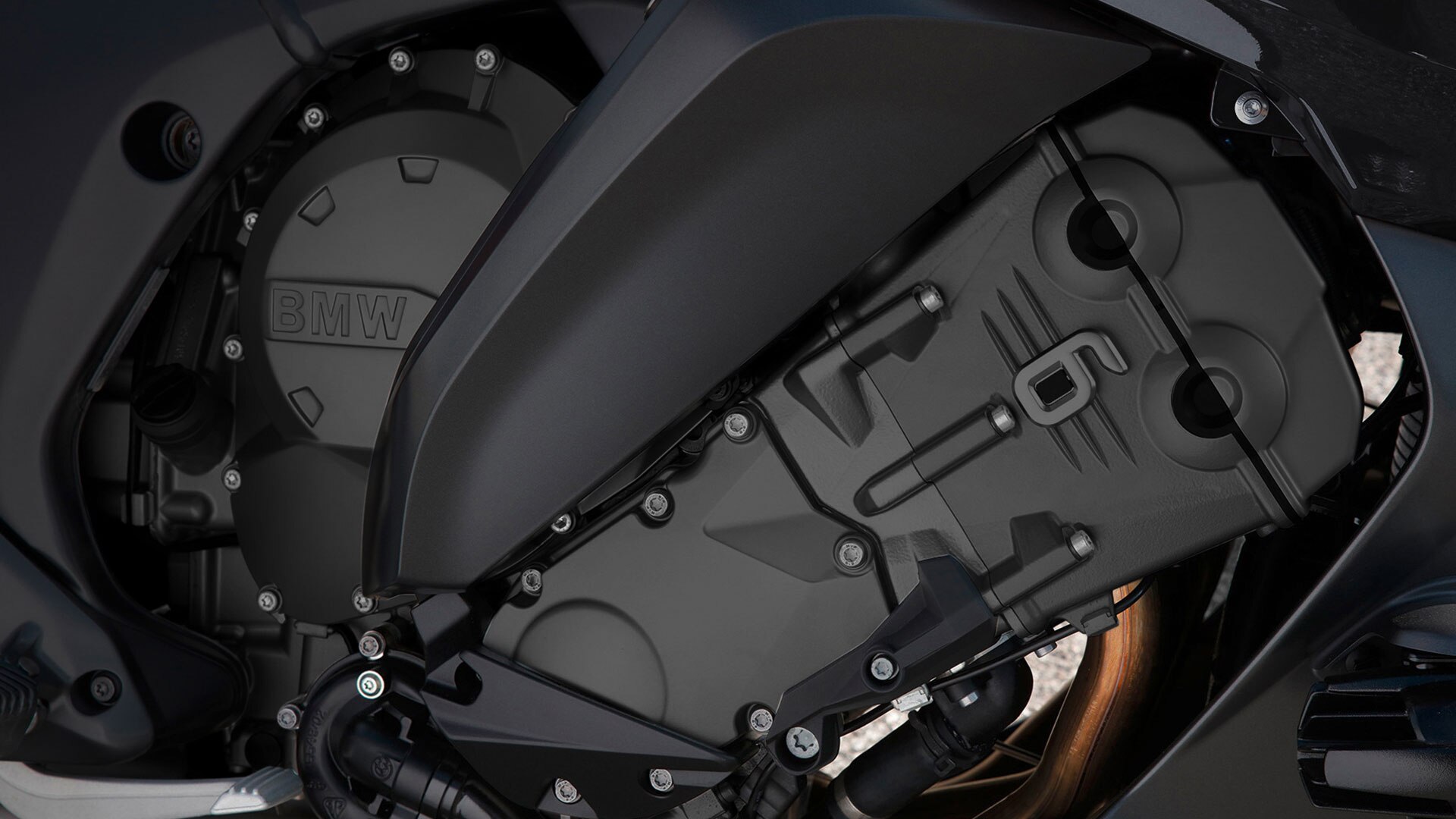 Vícebarevný šestiválcový řadový motor K 1600 GT