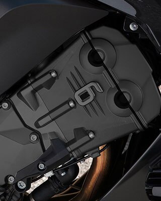 Vícebarevný šestiválcový řadový motor K 1600 GT