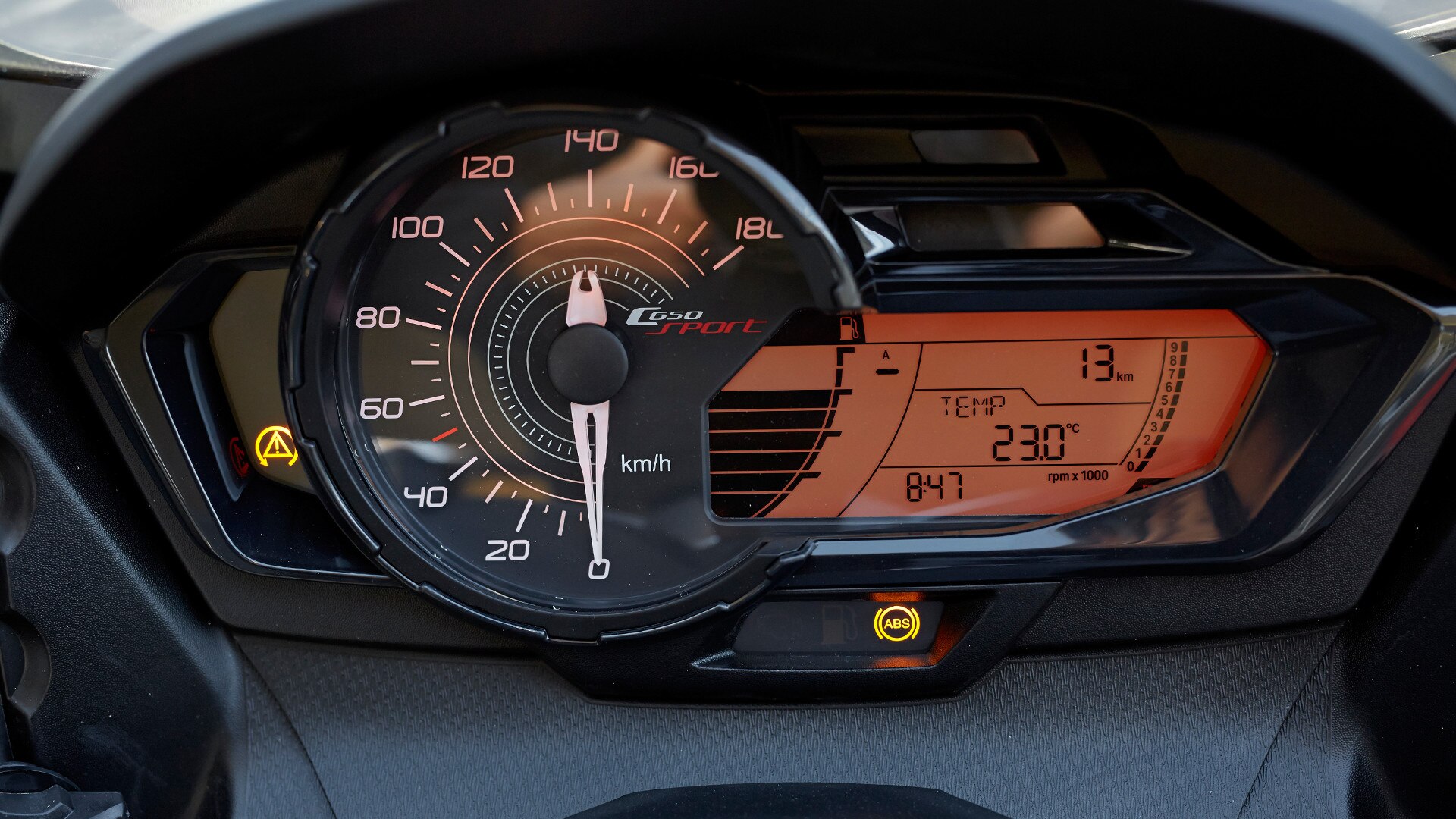 C 650 Sport Multifunkční přístrojový panel