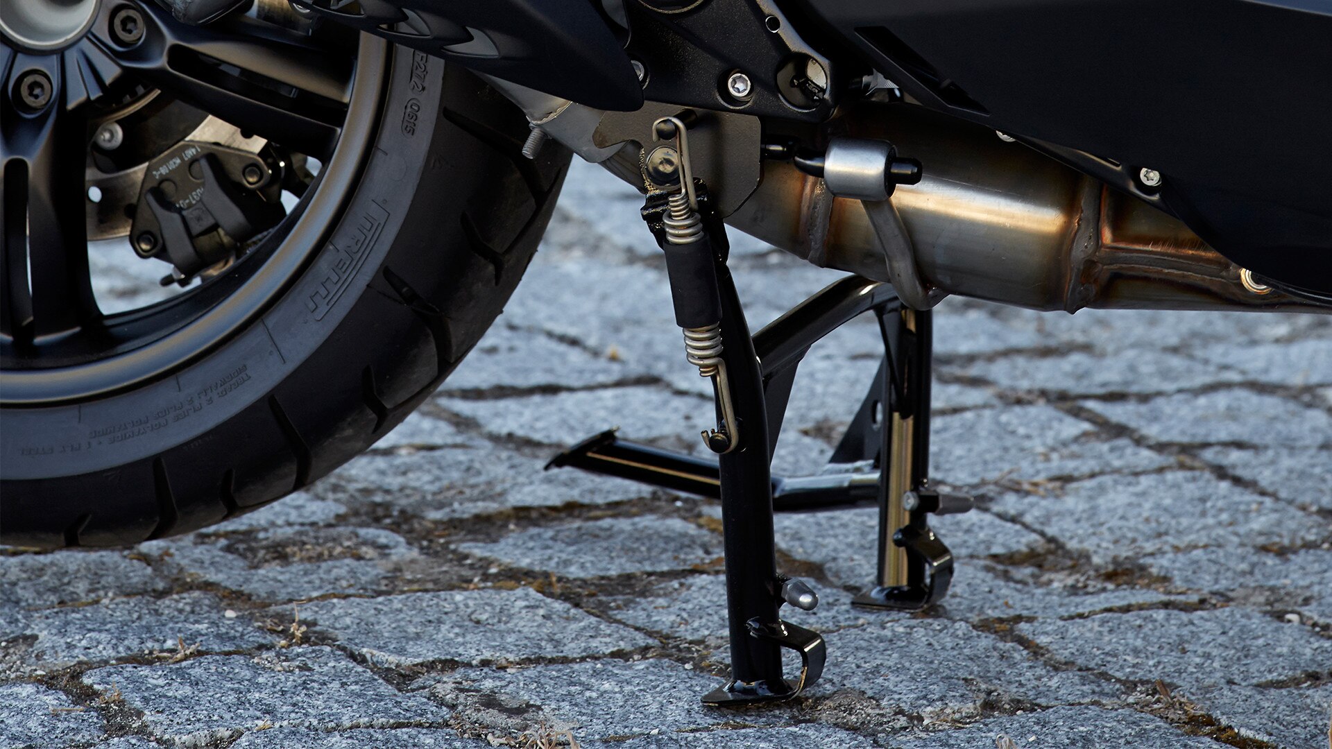 C 650 Sport Optimalizovaný hlavní stojan